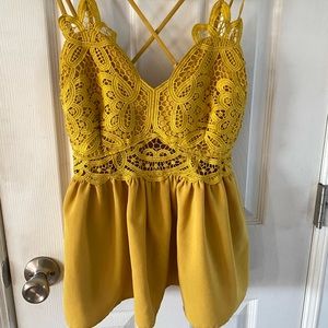 Never worn size medium!!